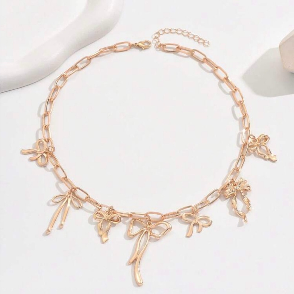 NWT Elegant Gold Bow Charm Necklace